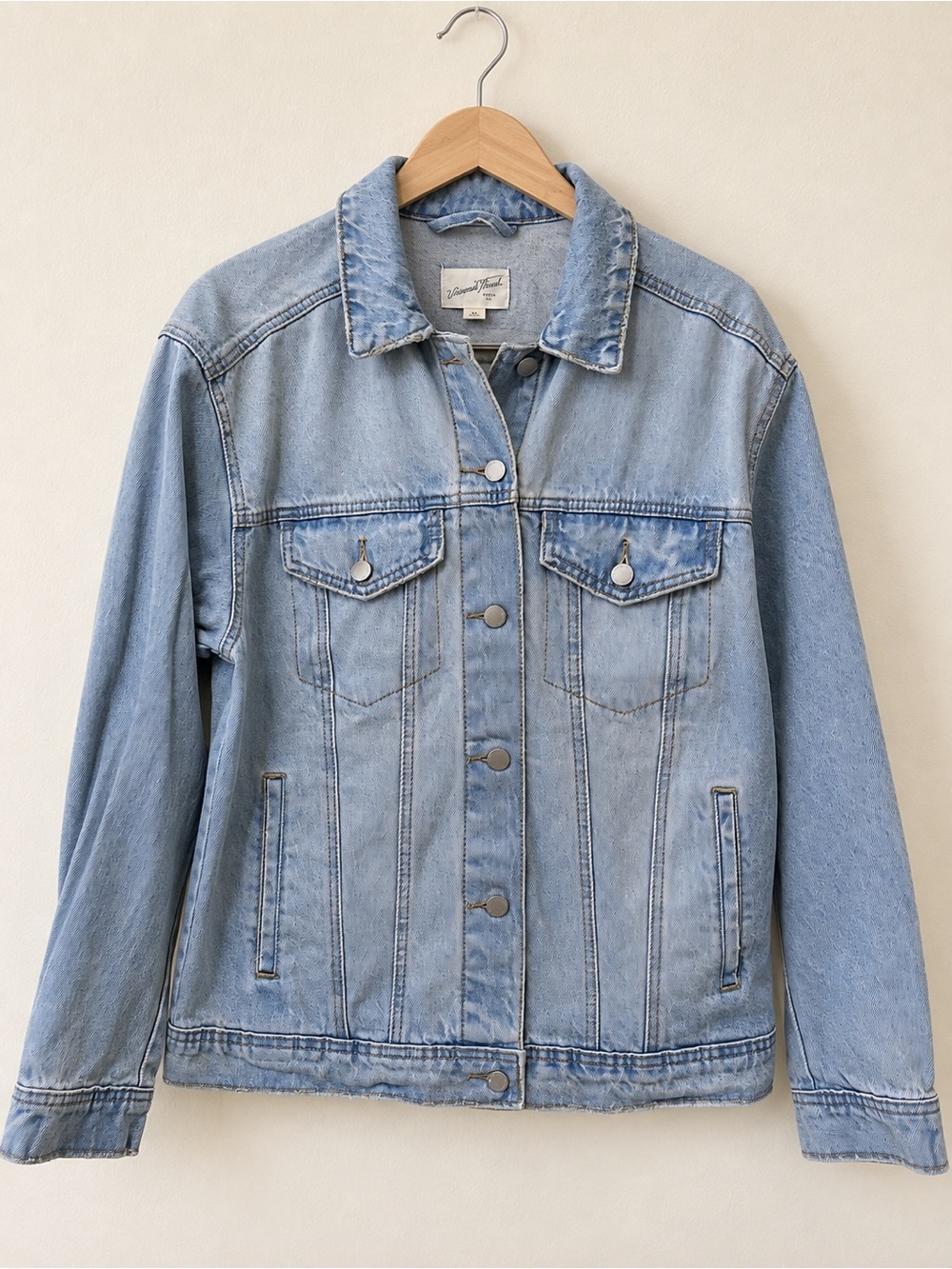 Universal Thread Women’s M Light Wash Denim Trucker Jacket